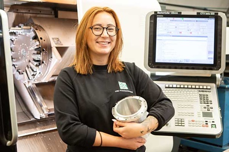 Auszubildende in der Drehtechnik